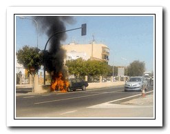 Coche incendiado